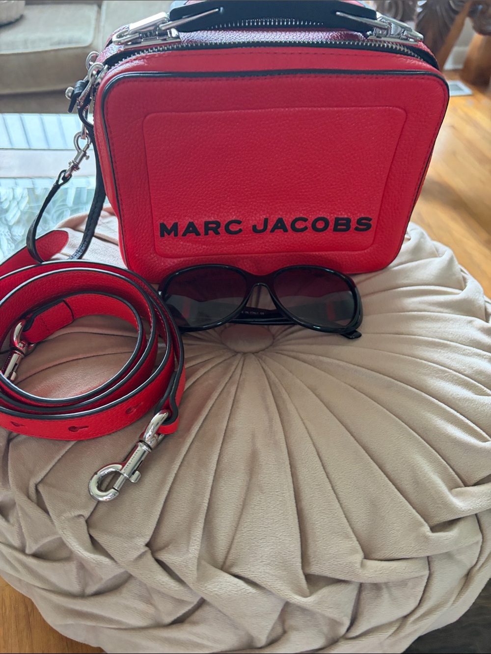 Authentic Marc Jacobs Red Leather Crossbody “Lunchbox” Bag with Detachable Strap - Picture 5 of 5